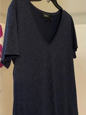 Theory V-Neck Short Sleeve Tee Shirt. Navy Blue Heather Affect. Size Large. NWOT